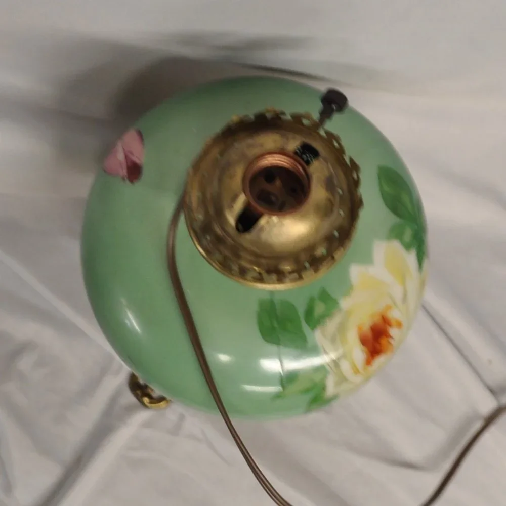 SALE* vintage floral kerosene glass lamp turned electric (319w)